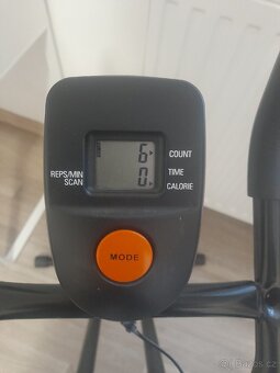 Posilovací stroj na břicho - 2