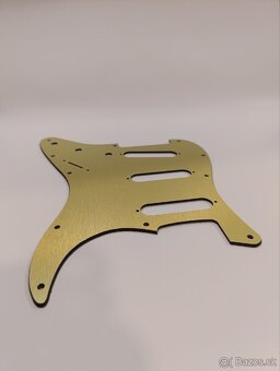 Pickguard pro STRATOCASTER broušený hliník - 2