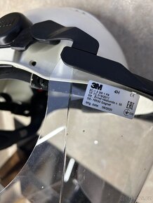 3M helma / přilba se štítem plexi. Odnímatelná - 2