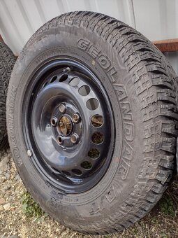 VW T5 kola, celoroční offroad pneumatiky Yokohama Geolandar - 2