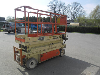 Nůžková pracovní plošina JLG 2033E - 2