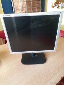 Monitor LG - 2