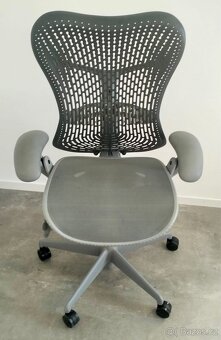 Kancelářská židle Herman Miller Mirra - 2