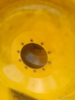 Prodám kultivační kola na JCB fastrack - 2