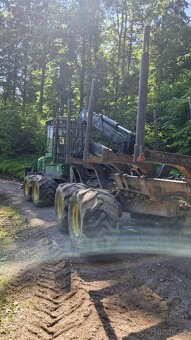 Vyvážecí souprava JOHN DEERE 1010E pevná kabina - 2