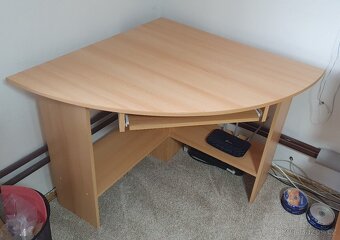 Prodám ROHOVÝ PC STŮL - 2