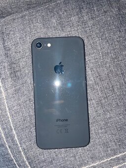 Apple iphone SE 2020 v tele 8cky. - 2