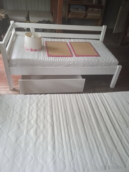 Prodám 2 postele z dětského pokoje - 2