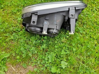 Nové přední levé světlo na Golf IV - 2