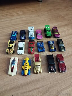 Hot Wheels autíčka - 2