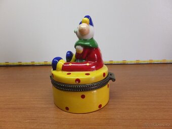 Starožitná kulatá porcelánová šperkovnice - klaun. - 2