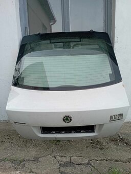 škoda octavia II sedan 5.dveře kufr zadní víko bílá - 2