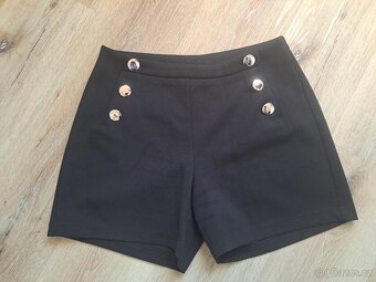 Pohodlné elegantní kraťasy s knoflíky - 2
