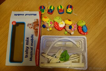 Kolotoč nad postýlku - 2