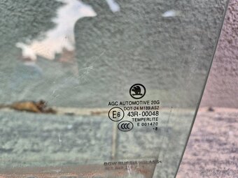 Škoda octavia 3 III boční sklo / okno - 2