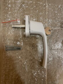 Balkónová uzamykatelná klika - 2