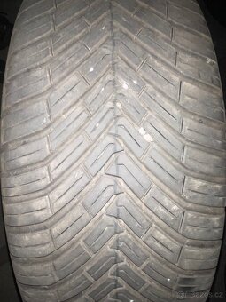 Prodám 235/60R17 102H - 2