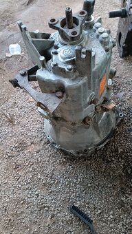 Bmw převodovka getrag nejspíš z e36 316i - 2