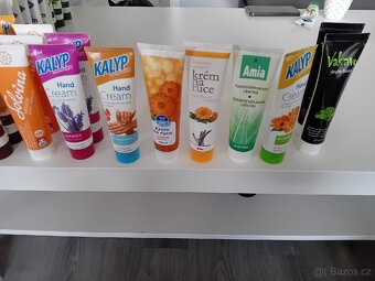 Různé krémy na ruce - 2