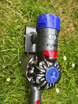 DYSON V8 - 2