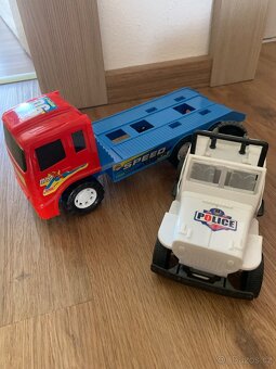Auto tahač s autem na korbě - 2