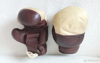 Staré kožené boxerské rukavice - 2