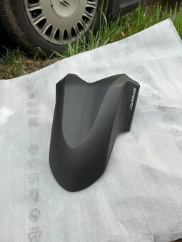Honda Forza 350 přední blatník (61110-K1B-D00ZF) - 2