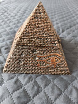 Soška pyramidy s úložným prostorem - 2