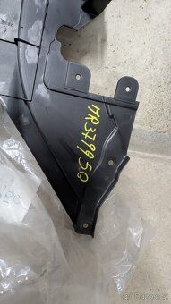 Kryt motorový prostor pod středem Lancer EVO 8/9 MR379950 - 2