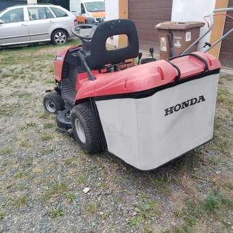 Zahradní traktůrek Honda HF 2216 S - 2