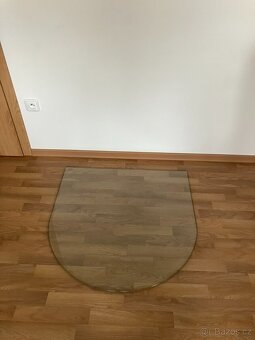 Sklo pod krbová kamna tl. 8 mm - půlkruhové - 2