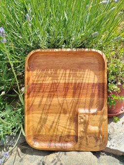 Prodám dubový tác s motivem koně - 2