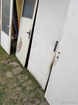 staré dveře včetně futer - vhodné na stavbu - 2