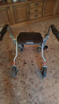 CHODÍTKO PRO SENIORY NA KOLEČKÁCH - 2