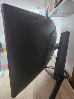 Asus ROG Strix XG32VC 31,5 Palců - 2