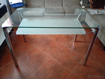 Prodám skleněný jídelní stůl - 2