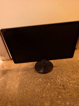 22" LCD monitory více kusů k dispozici - 2