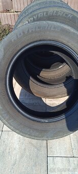 Pneu 215/60/16 94V - 2