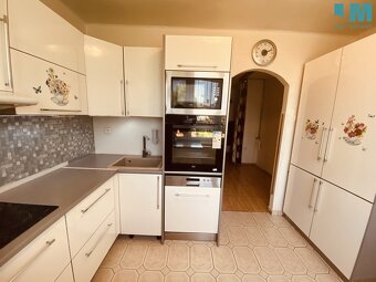 Prodej bytu 3+1 (64 m2) se zahrádkou, balkonem, garáží a skl - 2