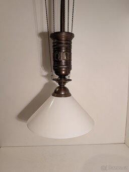 mosazná stará stahovačka, stahovací lustr, bílé stínidlo - 2