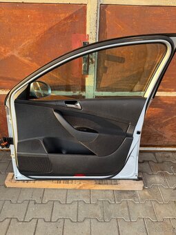 Pravé přední dveře VW Passat B6 2008 LA7W - 2