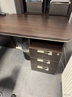 Kancelářský stůl - 2