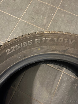 Téměř nejeté zimní pneu KUMHO - 225/55 R17 101V - 2