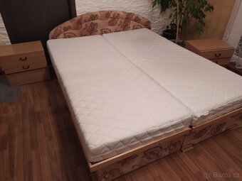 Manželská postel 200x160 + 2 x noční stolek - 2