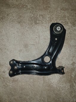 6R0.407.151.E - Pravé přední rameno - Škoda Fabia II - 2