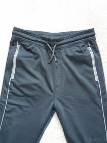 Chlapecké tepláky. - 2