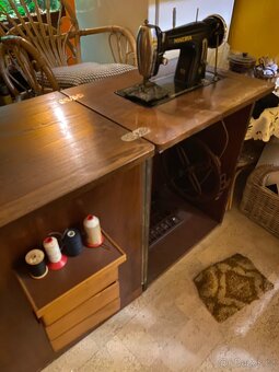 Prodám retro šicí stroj ve skříni Minerva - 2