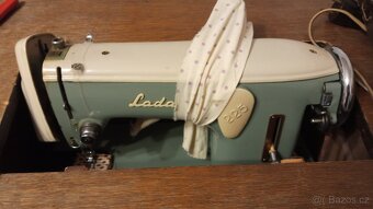 Šicí stroj - 2
