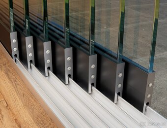 bezrámové posuvné zasklení - 2