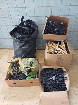 Věšáky na oblečení - 2